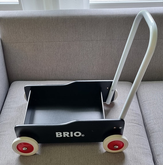 BRIO kävelyvaunu musta