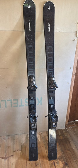 Laskettelusukset 149cm ja 38 monot