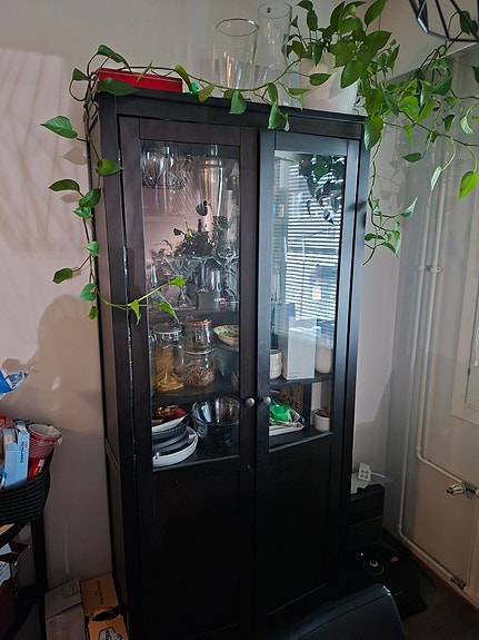 Vitriinikaappi Ikea Hemnes