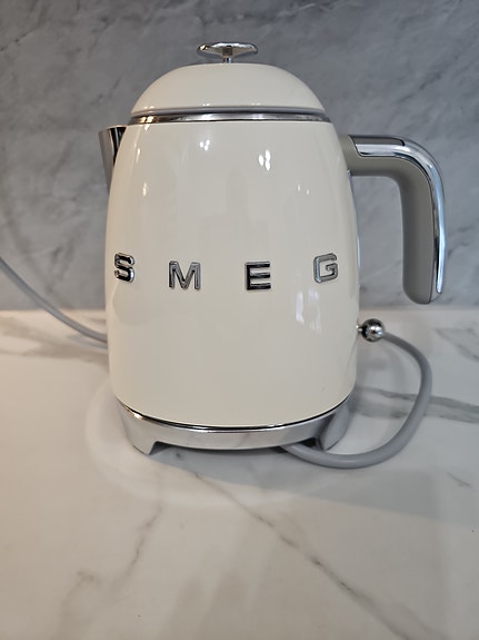 Smeg vedenkeitin