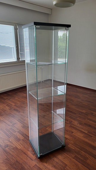 IKEA DETOLF lasivitriini