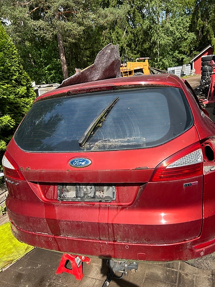 Ford mondeo mk4 farmarin takaluukku