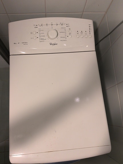 (varattu) Whirlpool päältä täytettävä pesukone