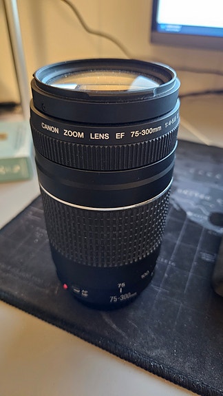 Canon EF 75-300mm zoom-objektiivi