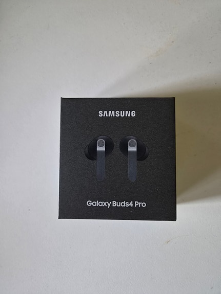 Samsung Galaxy Buds4 Pro nappikuulokkeet