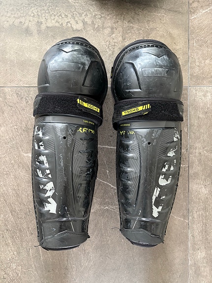 CCM Tacks XF Pro polvisuojat 14”