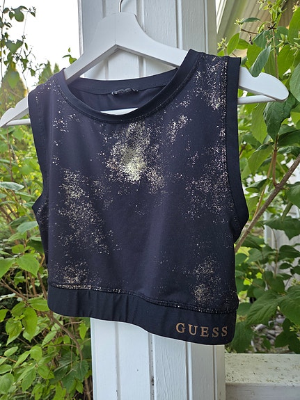 Guess urheilutoppi aito