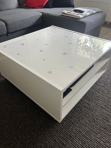 Valkoinen sohvapöytä Ikea