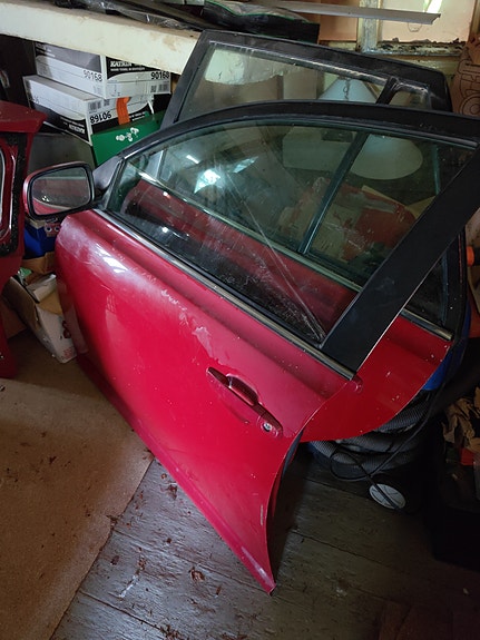 Toyota Avensis T25 Farmari VM. 2004 Etuovi vasen, takaovi vasen ja takaluukku.