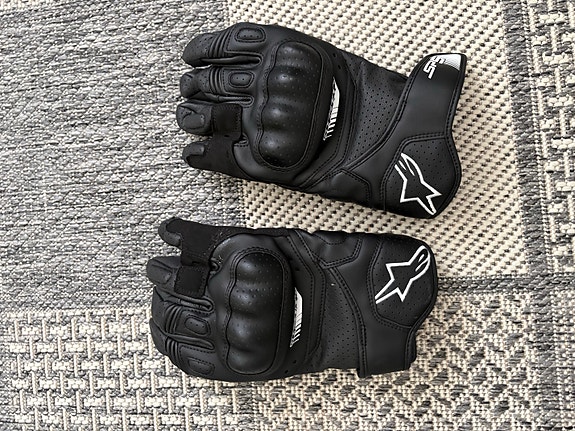 Alpinestars nahkaiset ajohanskat musta