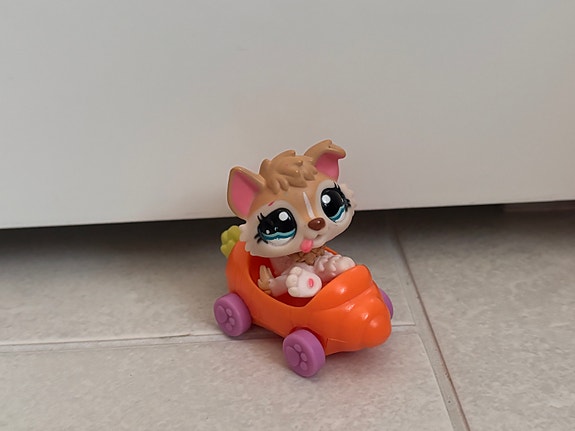 Koira LPS ja porkkana-auto