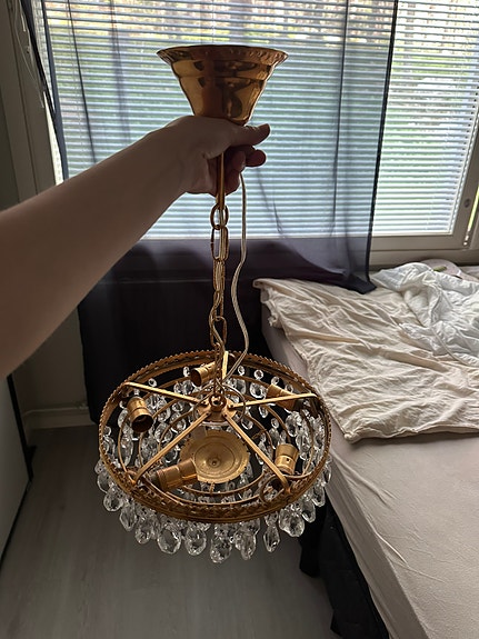 Toimiva vintage- kristallikruunu