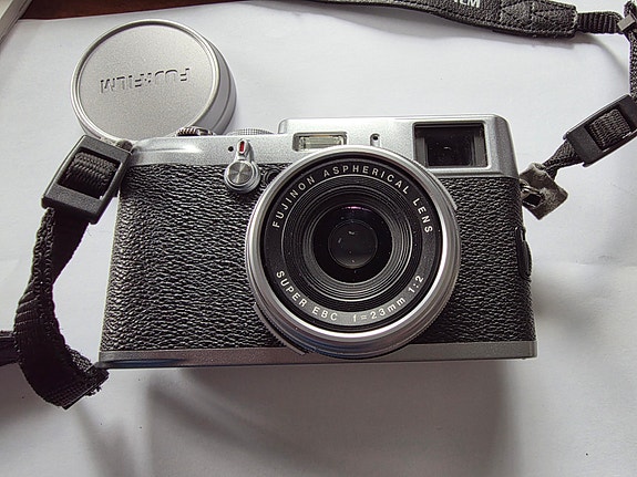 Fuji X100 ensimmäinen versio