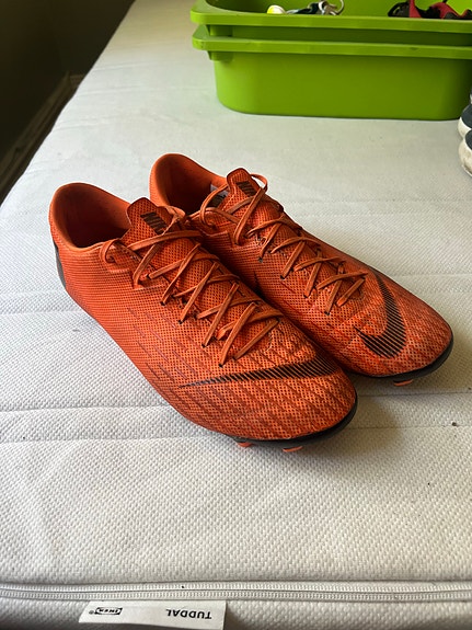 Nike Mercurial jalkapallokengät oranssi