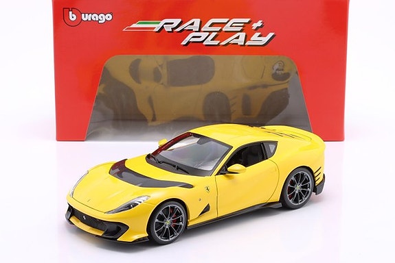 Bburago 1:18 - Urheiluauton pienoismalli - Ferrari 812 Competizione -