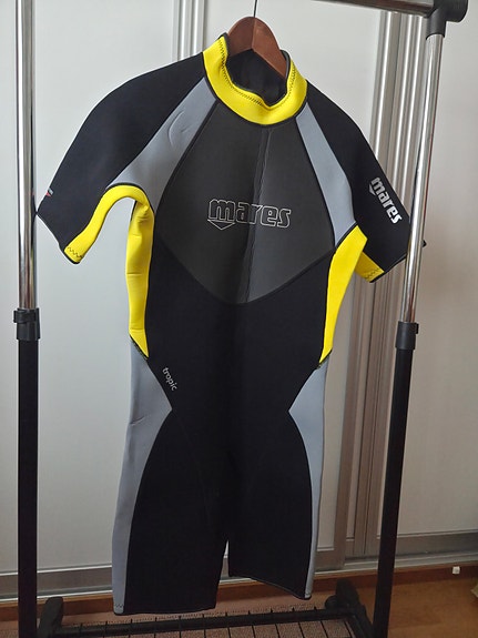Mares märkäpuku shorty