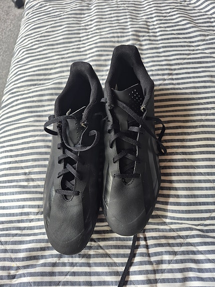 Adidas jalkapallokengät koko 44 musta