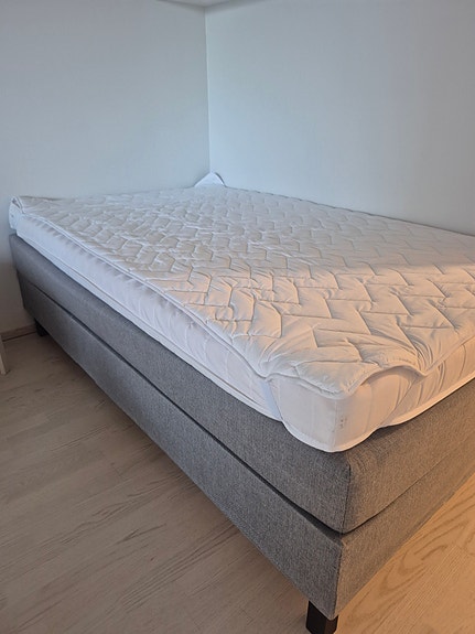 120cm harmaa runkosänky petauspatjalla