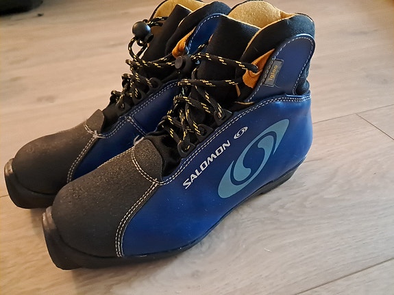 Salomon hiihtomonot koko 36, SNS-siteelle