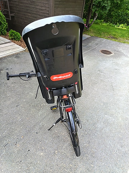 Lastenistuin pyörään