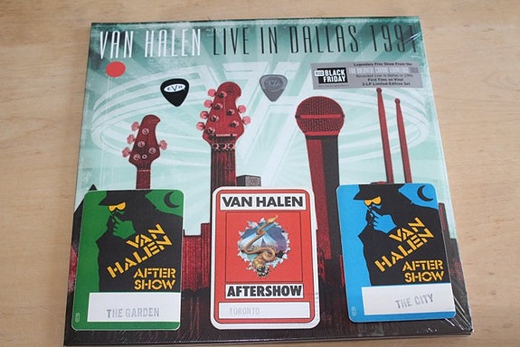 Van Halen - Live In Dallas 1991 2LP Red Vinyl + Backstage Passes + Guitar Picks