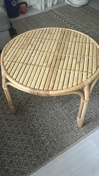 Pöytä