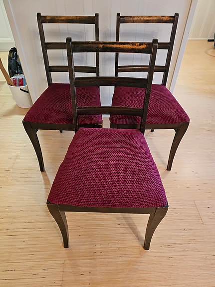 Myytävänä kolme huonekaluliike Häklin valmistamaa vintage-tuolia (1940/-50-luku)