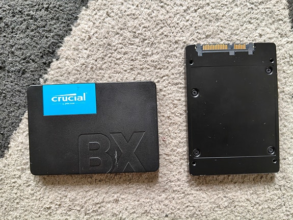 Crucial BX500 480GB ja Sandisk x400 250gb ssd