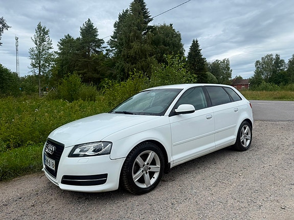 AUDI A3 5ov Sportback 2011 Myydään osina
