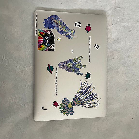 Apple kannettava tietokone (VARATTU)