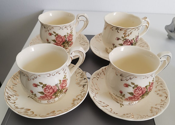 Queen Anne vintage luuposliini astiasto