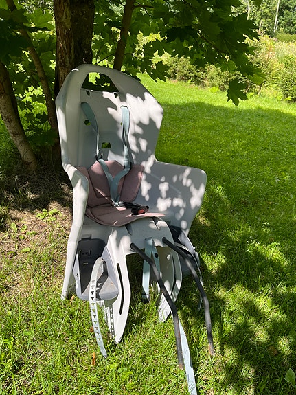 Lastenistuin pyörään