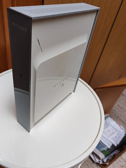 Netgear WNR834B v2 - WLAN reititin / 4 port LAN
