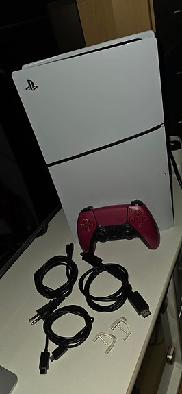 PlayStation 5 Slim Digital Edition 1 Tt + Cosmic Red -ohjain