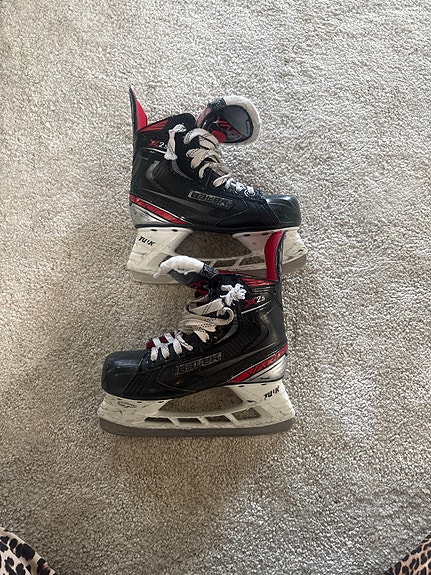Bauer Vapor jääkiekkoluistimet koko 35 musta/punainen