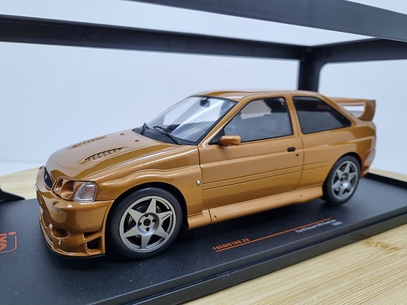 IXO 1:18 - Pienoismalliauto - Ford Escort RS WRC - Bronce Metallic
