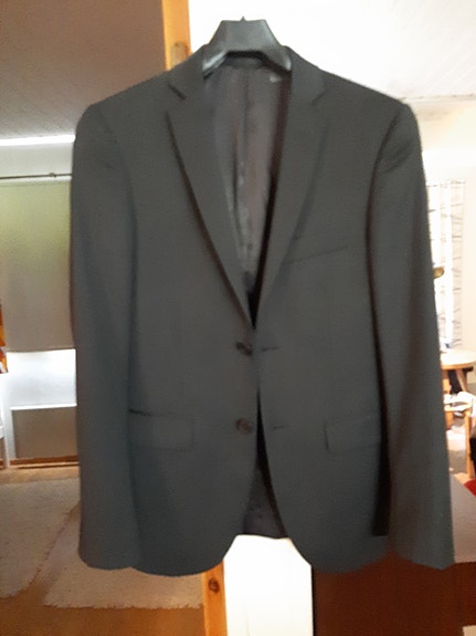 Musta miesten/nuorten puku, koko 42 slim