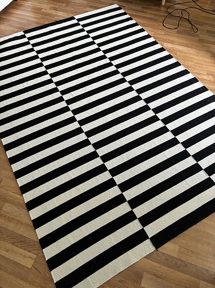 IKEA raidallinen matto mustavalkoinen
