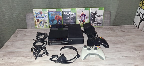 Microsoft Xbox 360 pelikonsoli 460 GB kovalevy