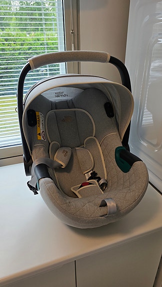 Britax Römer Baby-Safe iSense turvakaukalo + 360 telakka