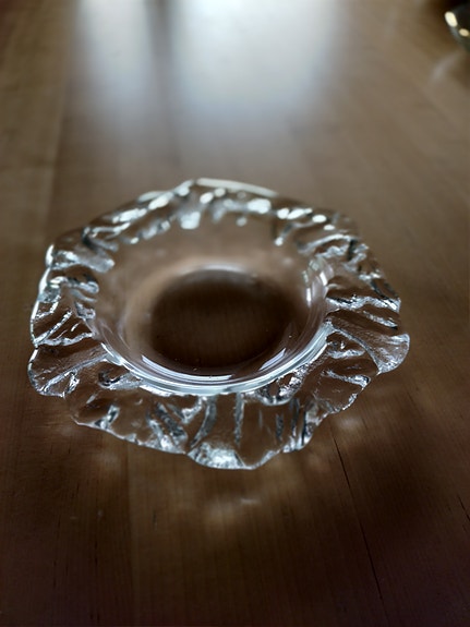 Humppilan Lasi, lautanen koristeellisella reunalla