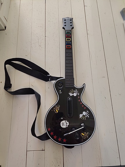Guitar hero kitara Xbox 360 / pc