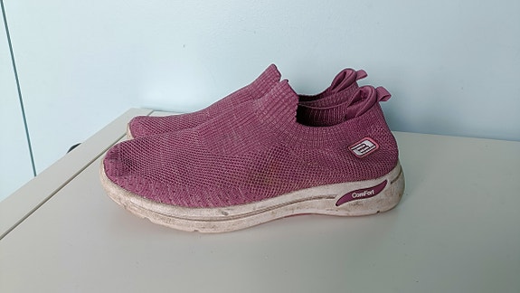 43 Skechers slip on tennarit reilut!