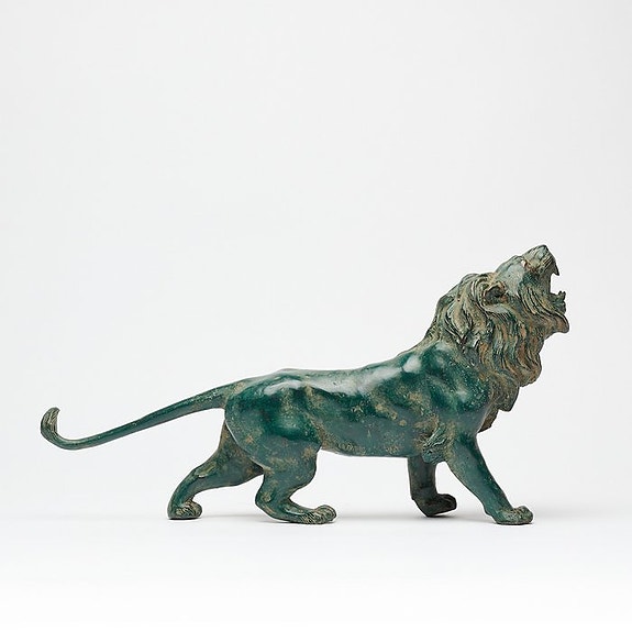 Patsas, Majestic Dark Green Patinated Bronze Roaring Lion - 14 cm - Pronssi