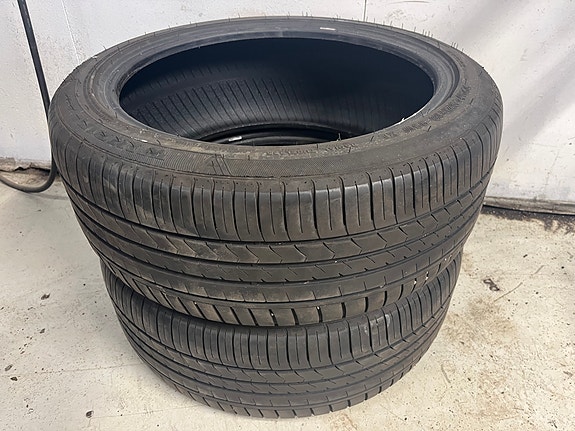 245/45R18