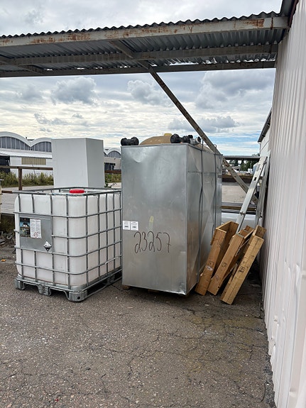 Öljysäiliö valumakaukalolla 1500L