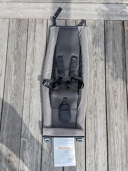 Thule chariot infant sling vauvaistuinosa Thule Chariot rattaisiin