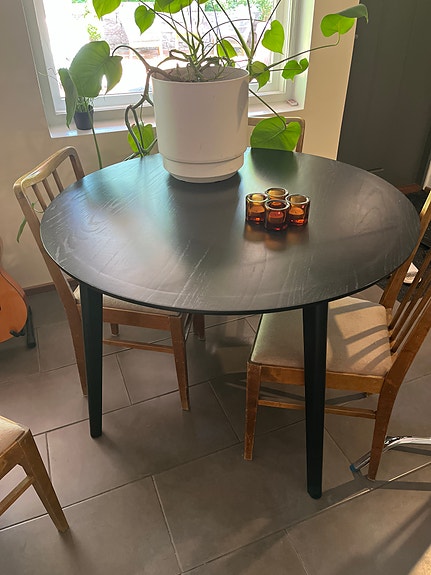 Ikea Lisabo musta pyöreä pöytä