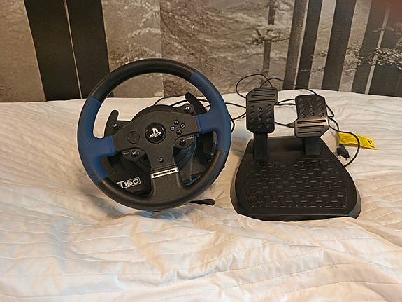 Thrustmaster T150 ratti ja polkimet