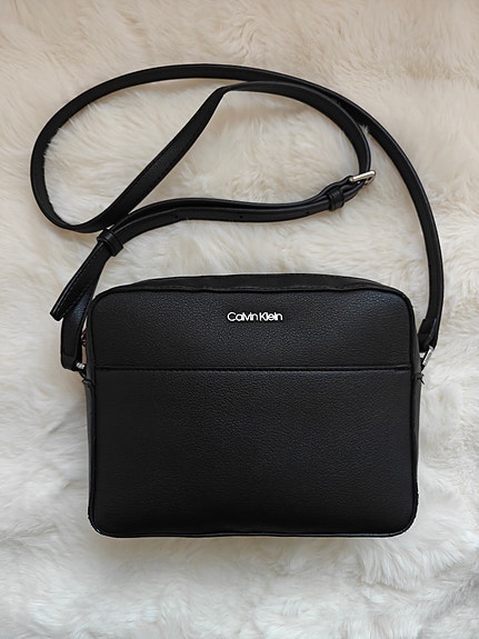Calvin Klein must camera bag olkalaukku
